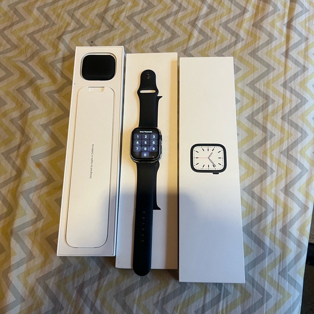 Apple Watch - Picture 2 of 4